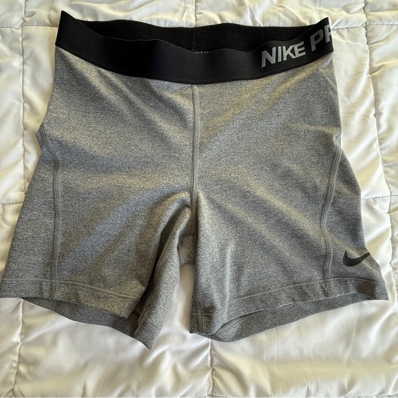 Nike Pro Dri-FIT Shorts (Women’s) Size Medium - Picture 1 of 7